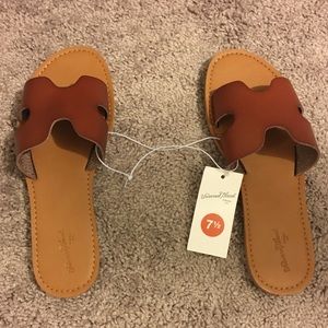 7 1/2 Brown Jenny Slide Sandals, Universal Thread